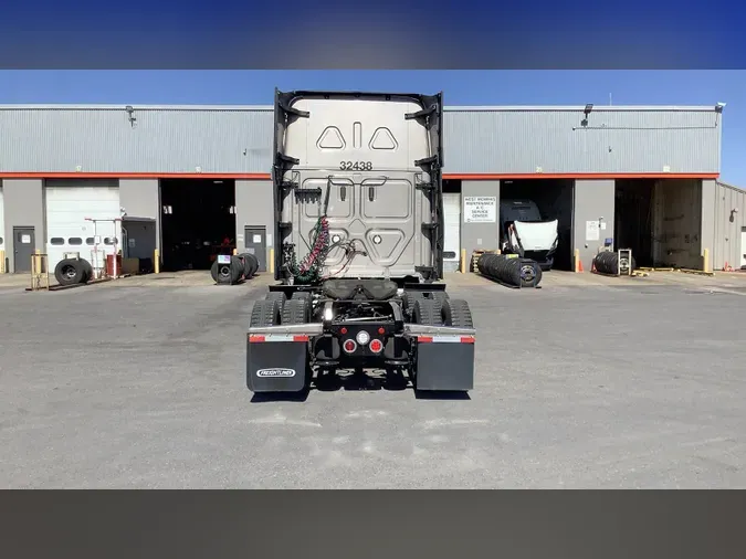 2024 Freightliner Cascadia 126