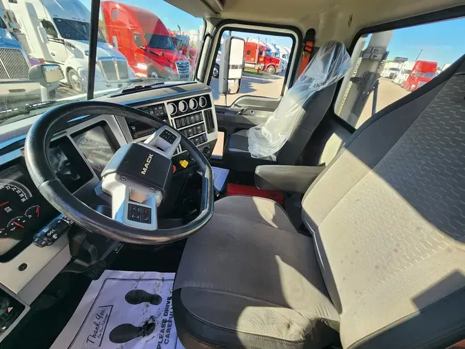 2021 MACK Anthem AN64T