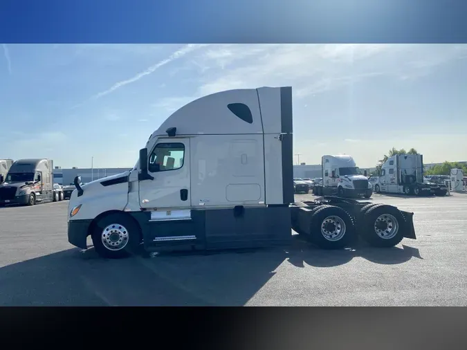 2022 Freightliner Cascadia 126