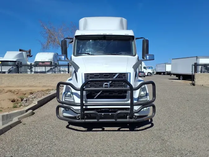 2020 VOLVO VNR64T-640