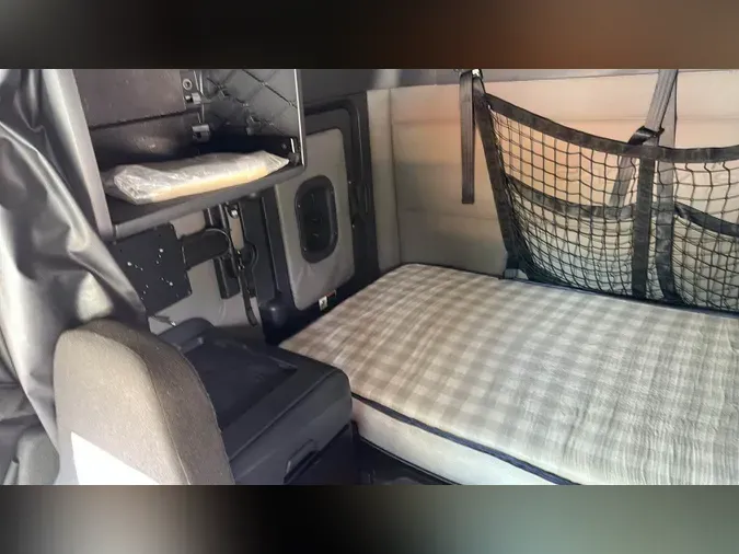 2021 Freightliner Cascadia 126
