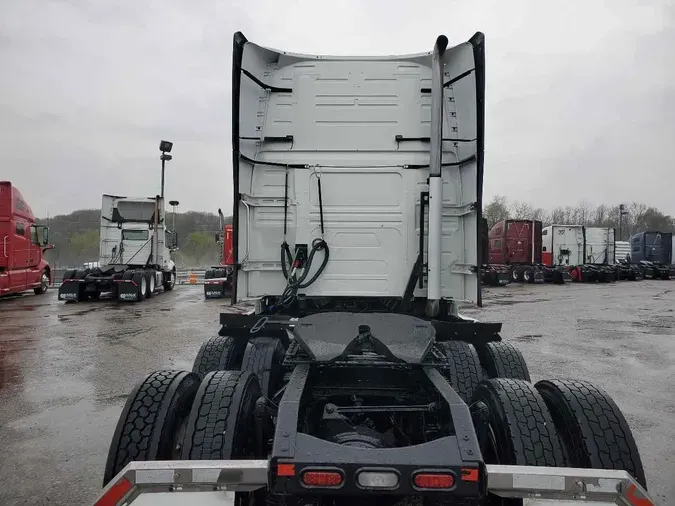 2019 VOLVO VNL760