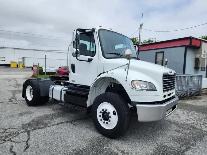 2012 FREIGHTLINER M2 106
