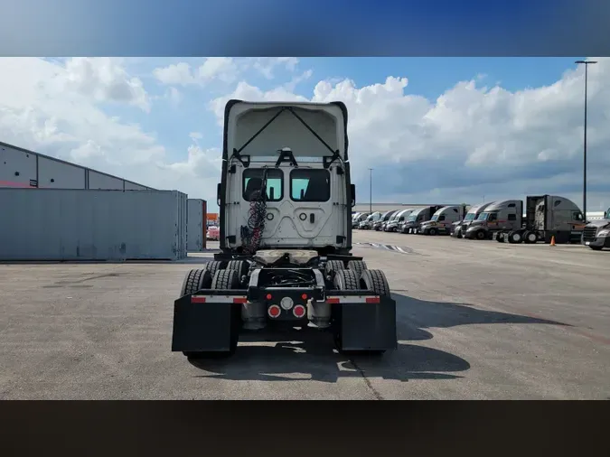 2019 Freightliner Cascadia 126a9aeaf10cb04a032b41ec5ae44a0894f