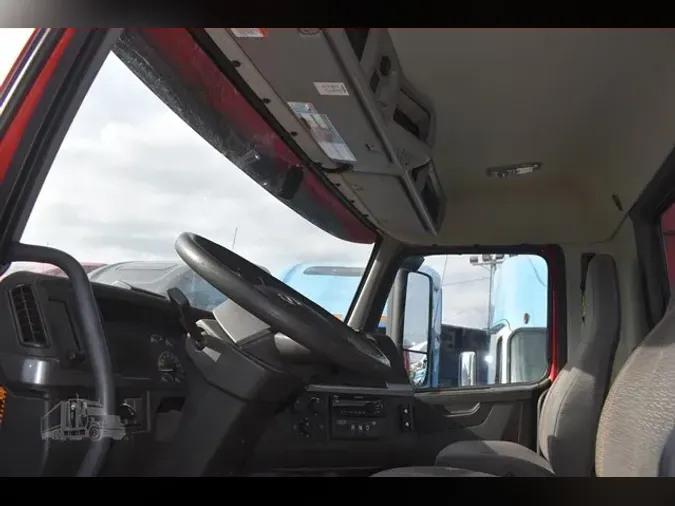 2020 VOLVO VNR64T300