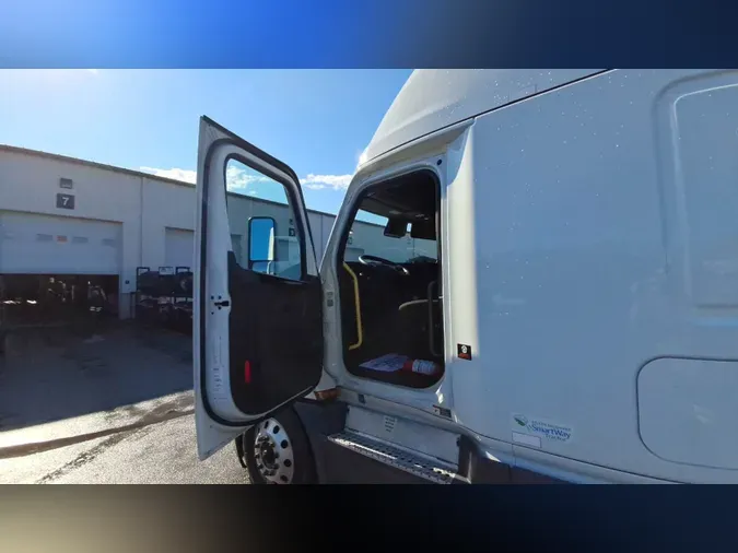 2023 Freightliner Cascadia 126