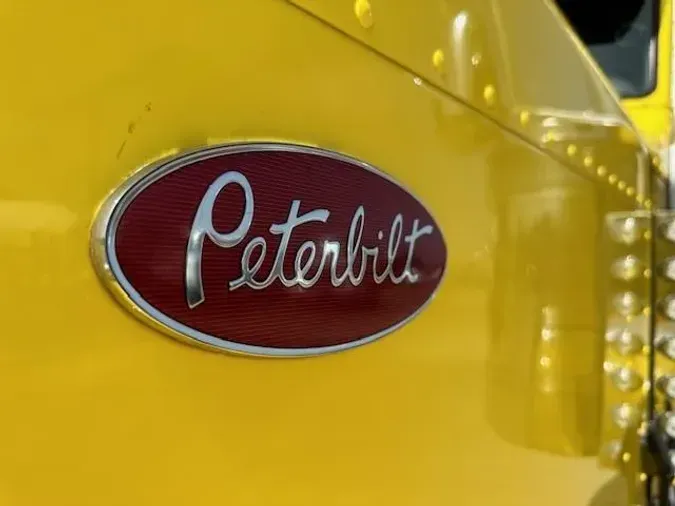 2023 Peterbilt 389