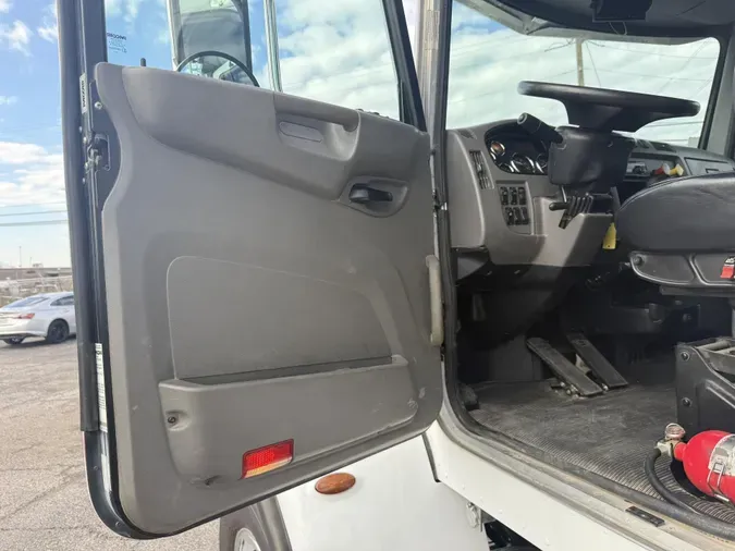 2018 Peterbilt 348a9bdf9b8b0d25ce3dd549290bff23068