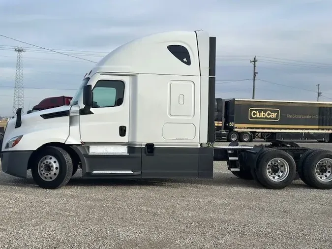 2021 FREIGHTLINER Cascadia 126