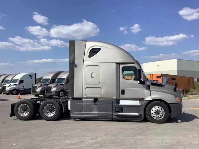 2022 Freightliner Cascadia 126a9c64b758dd62226476904bb5f265a65