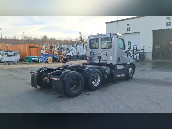 2020 Freightliner Cascadia 126