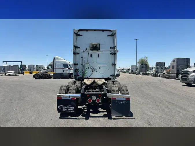 2022 Freightliner Cascadia 126