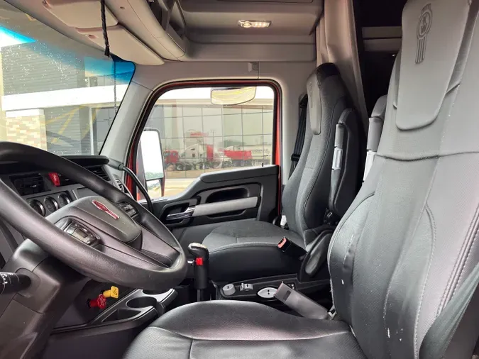 2023 Kenworth W990