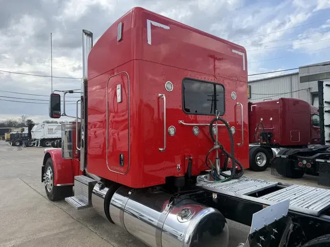 2022 Peterbilt 389