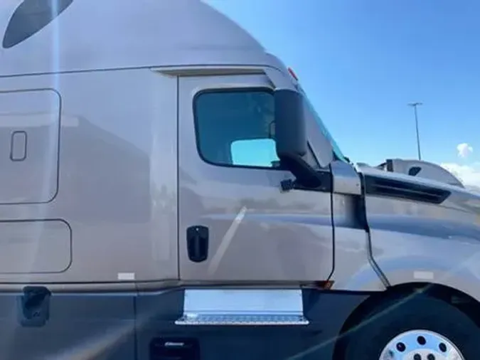 2023 Freightliner Cascadia