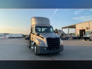 2019 Freightliner Cascadia 126