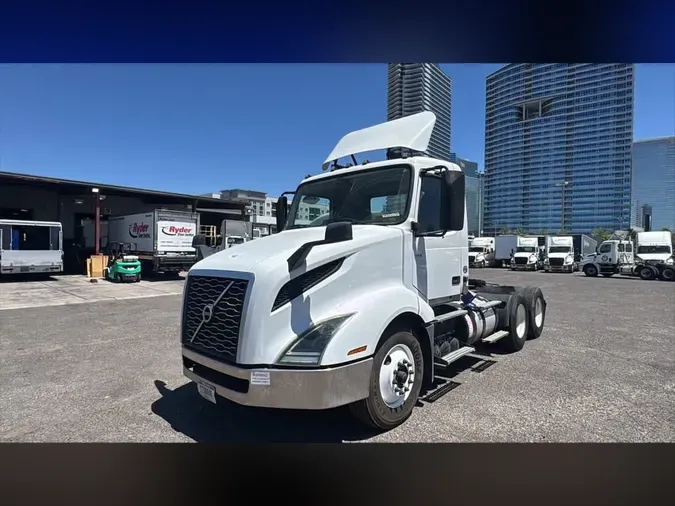 2019 VOLVO VNL64T-300