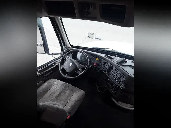 2019 VOLVO VNL64T 670