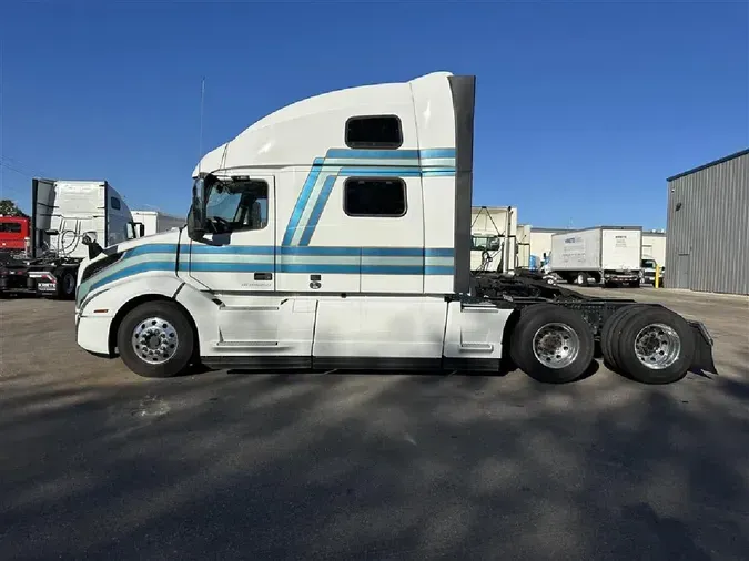 2022 VOLVO VNL64T860