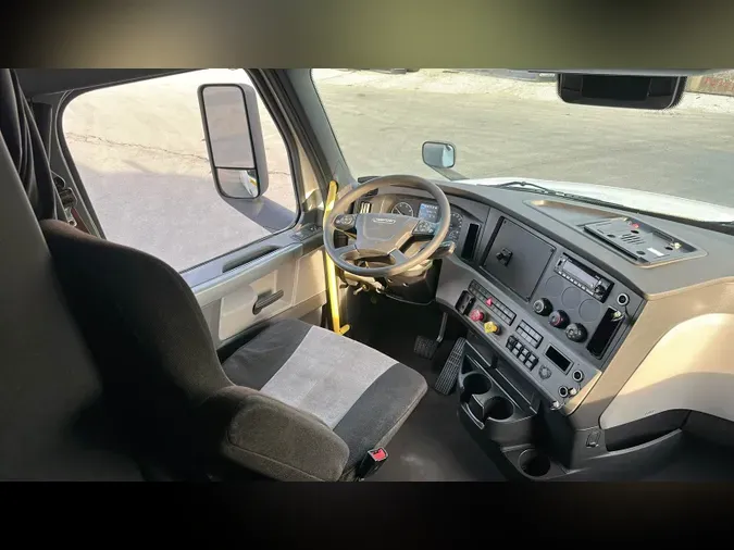 2022 Freightliner Cascadia 126a9e54d8c3eb0152cd6e927c5da19b2e1