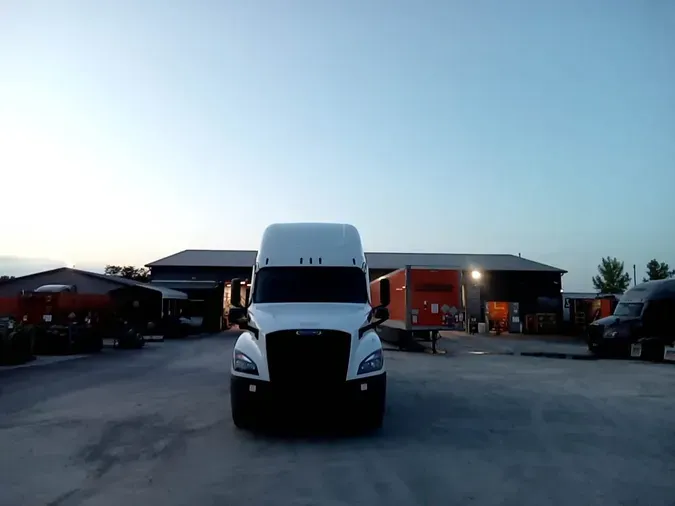 2021 Freightliner Cascadia 126