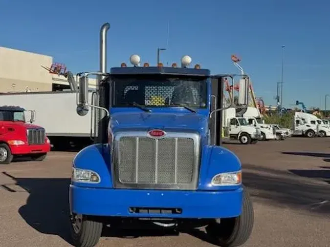 2017 Peterbilt 348