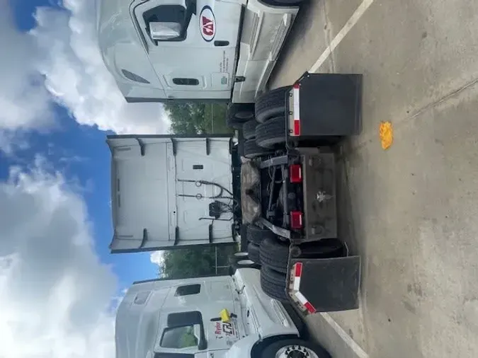 2019 NAVISTAR INTERNATIONAL LT625 SLPR CAB