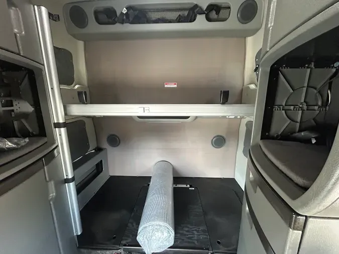 2021 Volvo VNL 860