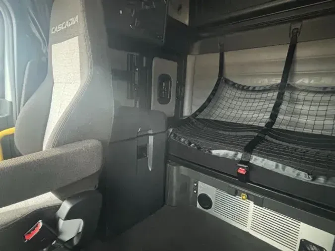 2022 Freightliner Cascadia 126