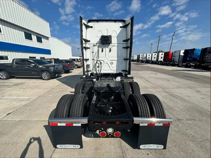 2023 Freightliner Cascadia 126