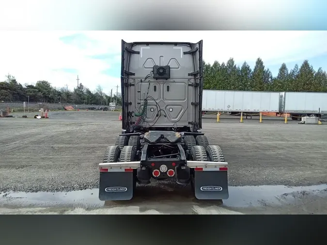 2023 Freightliner Cascadia 126