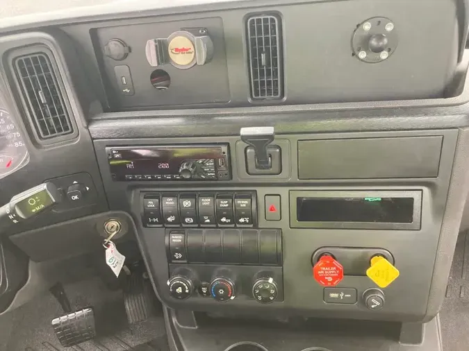 2019 NAVISTAR INTERNATIONAL LT625 DAYCAB T/A