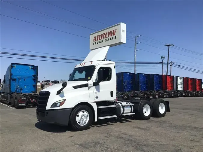 2019 FREIGHTLINER CA126