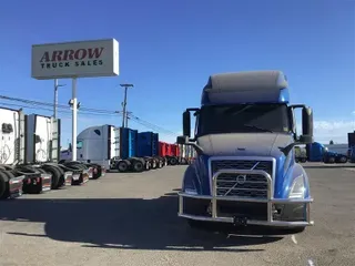 2021 VOLVO VNL760