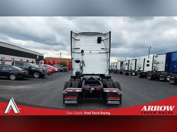 2022 VOLVO VNL760