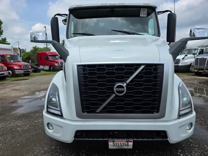 2020 VOLVO VNR64T-640