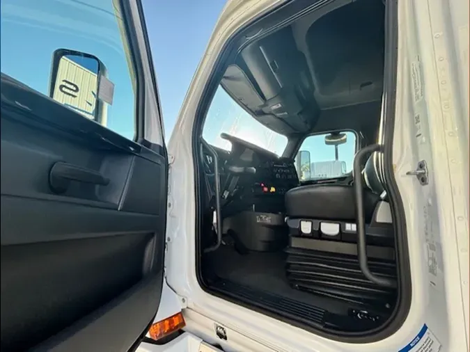 2023 Freightliner Cascadia 126