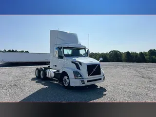 2016 Volvo VNL300