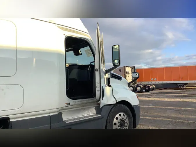 2022 Freightliner Cascadia 126