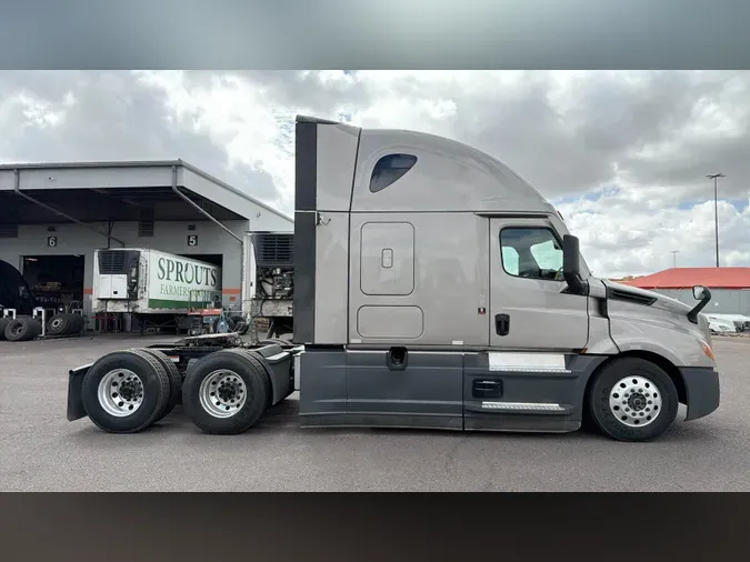 2025 Freightliner Cascadia 126a9feb7400219cfef0649d938815c5de8