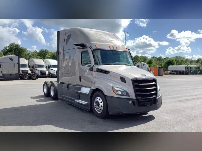 2022 Freightliner Cascadia 126a9ffef5212126735453f2a68b029c781