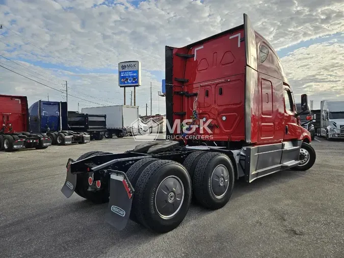 2021 FREIGHTLINER Cascadia 126