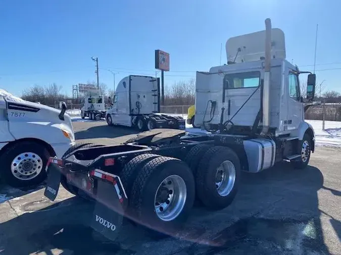 2021 Volvo VNL64T300