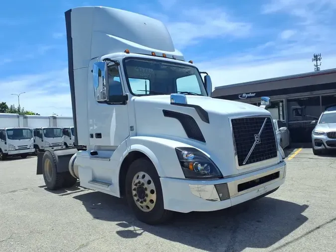 2017 VOLVO VNL42T 300