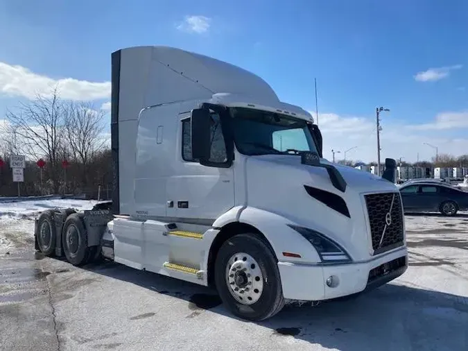 2023 Volvo VNR64T400