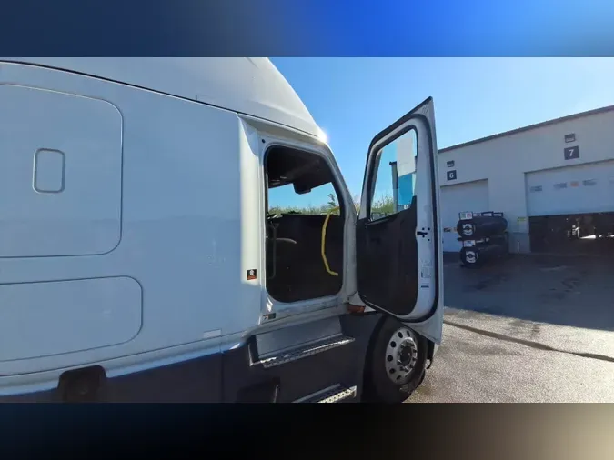 2023 Freightliner Cascadia 126