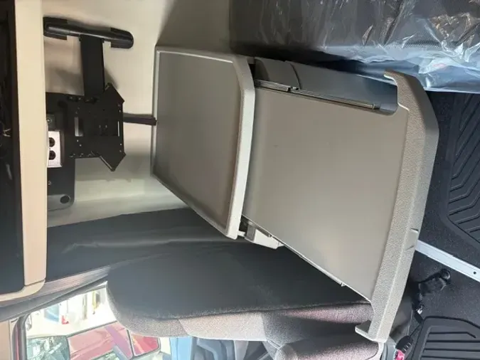 2026 VOLVO TRUCK VNL64TV04