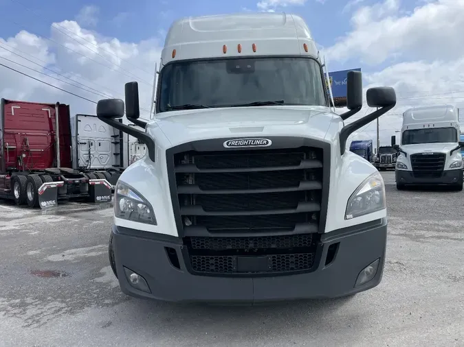 2021 FREIGHTLINER CASCADIA CA126
