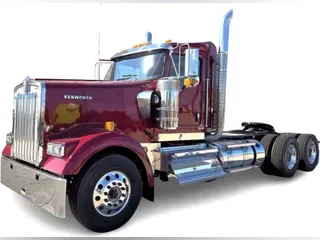 2025 Kenworth W900L