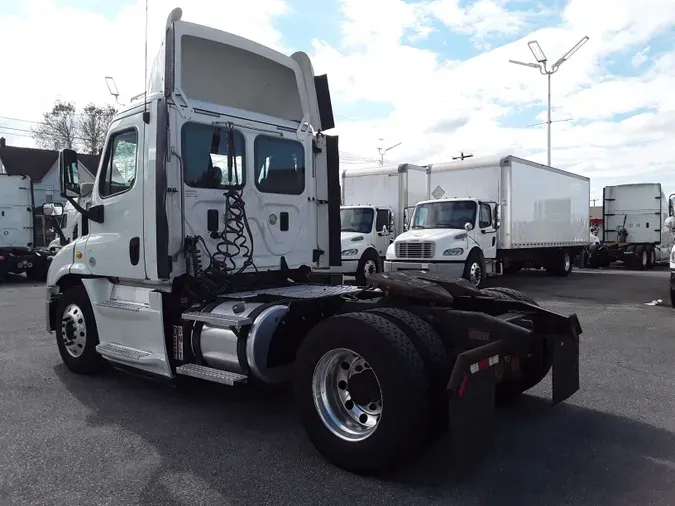 2016 FREIGHTLINER/MERCEDES CASCADIA 113